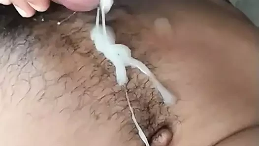 Punheta e gozando