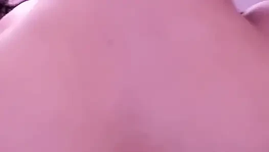 Önce küçük götümle oynamayı sonra sevgilime binmeyi seviyorum