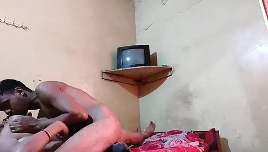 Istri india lagi asik ngentot di kamar hotel