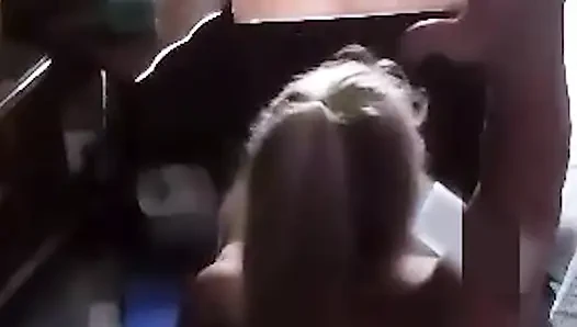 Tante super semok lagi latihan yoga sambil bugil pagi-pagi!