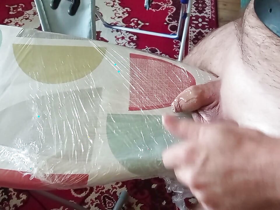 Masturbiram dok ne svršim sa omiljenim vibratorom