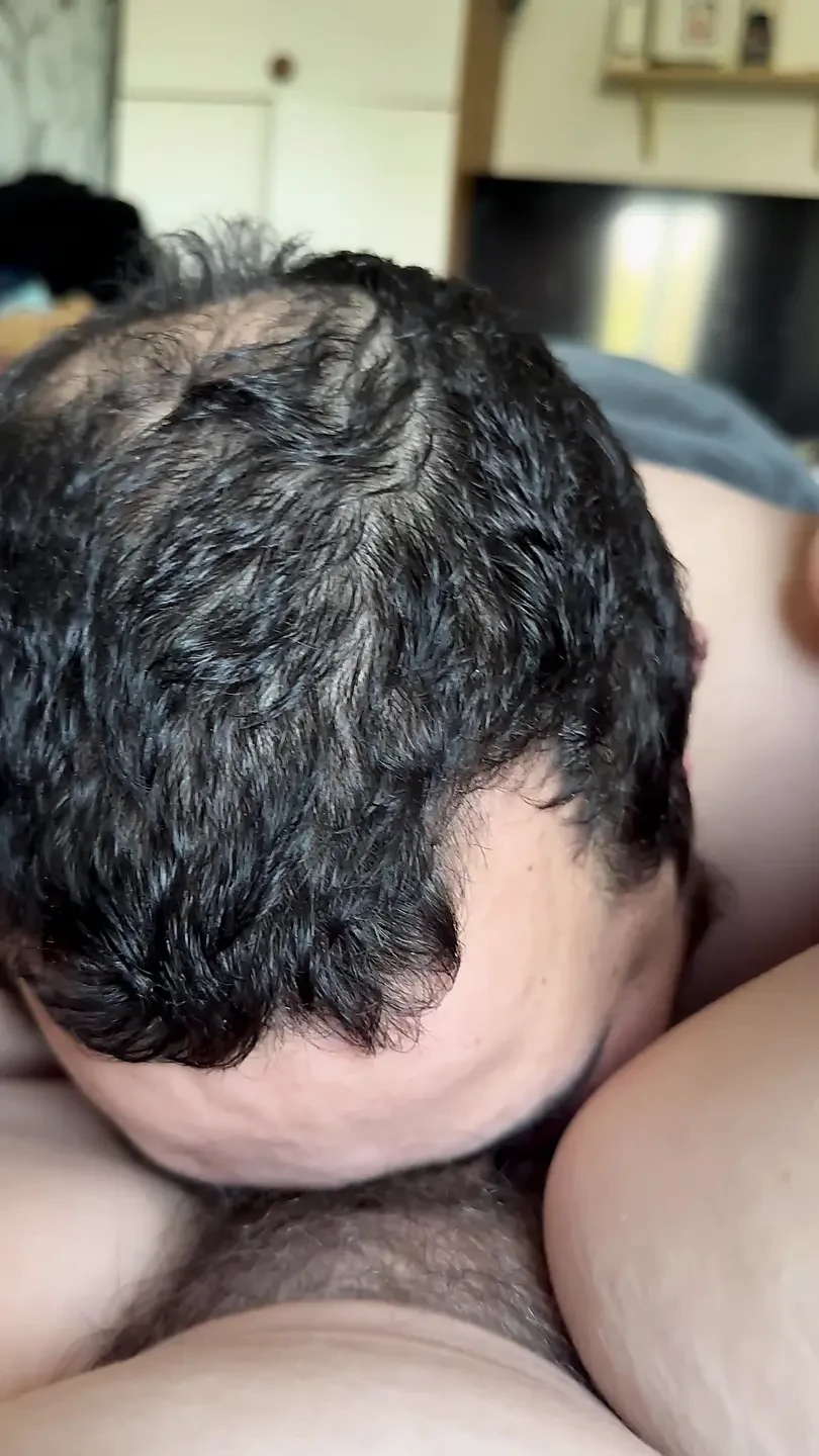 Eating out girlfriends pussy