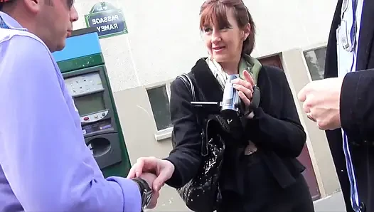 Oma Wird Auf Der Baustelle Ihres Hauses Von Einem Jungen Schwanz Am Arsch Gefickt