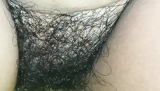 Aku membuka seluruh tubuhku dan meluncurkan rokku dan meletakkannya di atas blus, aku memiliki romansa di malam hari.