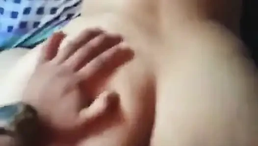 Sadece televizyon izlemeye geldim ve yarağım içeride ve dölle doldu