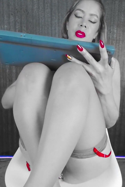 Classic Lady Is Also Very Slutty!