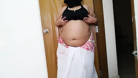 Seksi Hintli desi teyze Sudipa komşusu tarafından sikiliyor - büyük göt sikişi ve boşalma