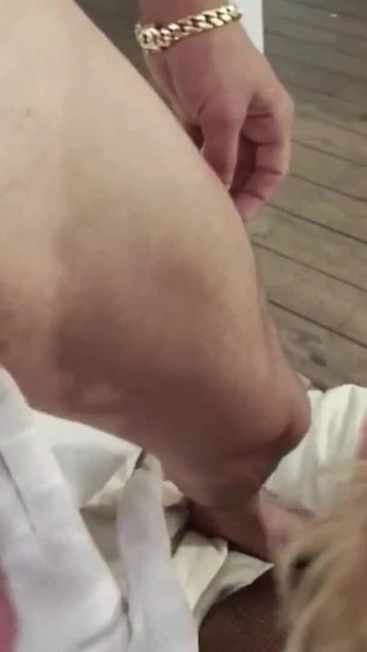 “2个肮脏的荡妇和一个大鸡巴-他们被操-完全摧毁了她湿润的阴户”的精彩时刻
