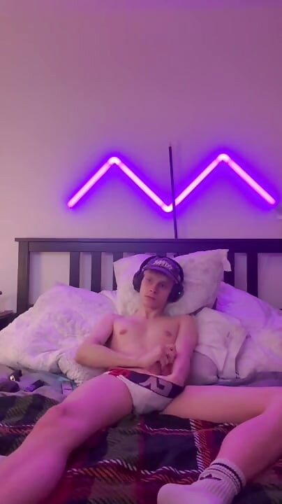 Horny twink plays with his cock for 10 minutes until he cums