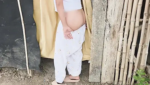 Genç kız neighboor azgındı ve riskli halka açık seks deneyimi yaşamak istiyor