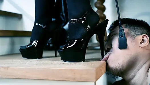 Суровая игра языком! уничтожая твой язык моими каблуками. Изврасти для мужчин