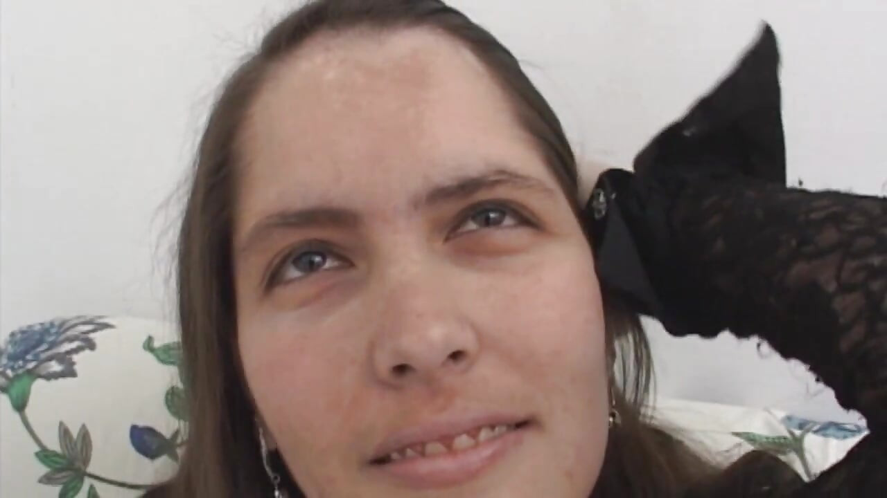 Amateur brunette gives a blowjob and gets creamed on the face