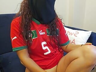 Une marocaine se masturbe en niqab - Jasmine SweetArabic