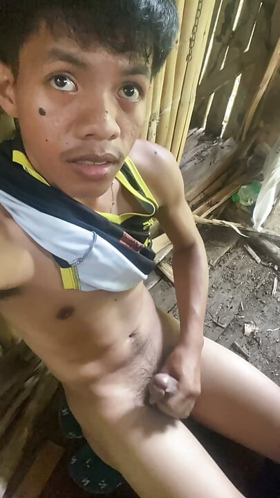 Outdoor Pinoy Twink Hook up- Wanking, Deep Blowjob & Mouth Cumshot