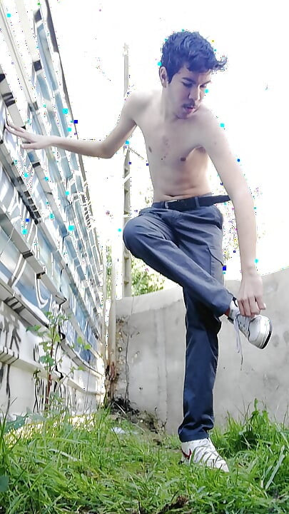 NAKED GUY TAKING OFF CLOTHES