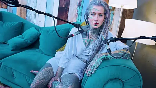 Я говорю о G - Grattitude - подкаст ASMR говорящая готесса, худенькая девушка дредки татуированная модель, татуированная девушка