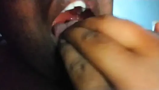 Ayaklar, dudaklar ve eller... Gel ve yakışıklıların tadını çıkar (derleme)