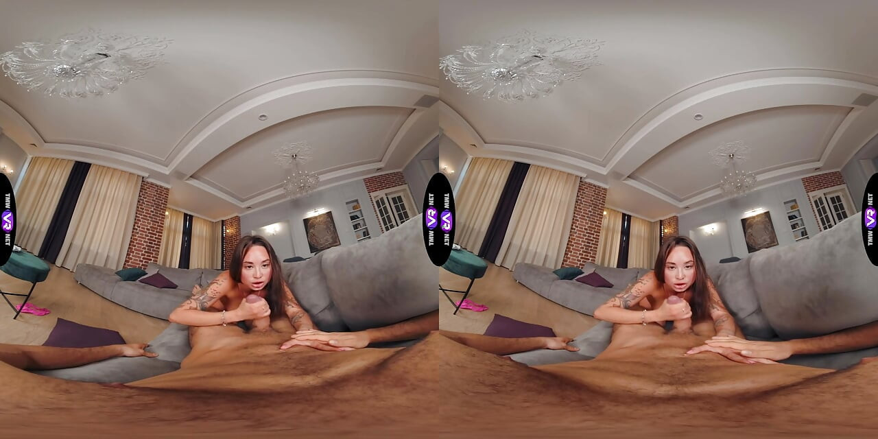 Güzel Mary mastürbasyon yaparken yakalanıyor ve sikini alıyor - teenmegaworld
