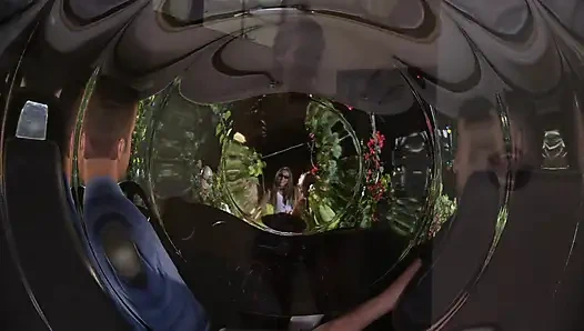 Cewek cantik dicrot di muka di kamar mandi