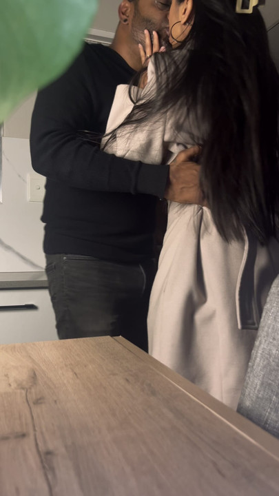 Drobna żona przejmuje kontrolę po randce