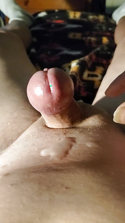 HornyDiver69 gledao video i morao svršiti