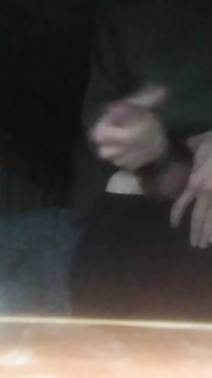 年轻的白人单人表演，激烈的结局