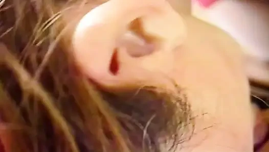 Meine ersten blowjobs waren bei meinem stiefbruer, und jetzt, wo ich verheiratet bin, mache ich es immer noch.