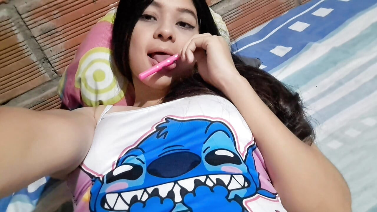 PIERD PARIUL ȘI ÎMI DAU JOS TOATE HAINELE PE CARE VREI SĂ LE VEZI