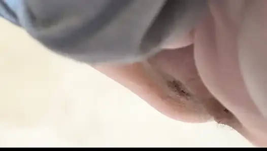 Orta yaşlı seksi kadın külotsuz tadilat yapıyor 1