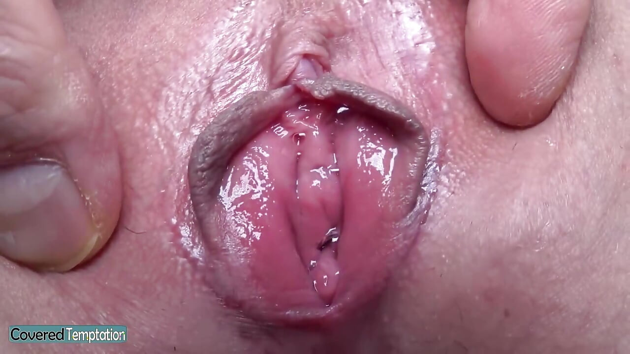 귀여운 암소 의상을 입은 하프스타일 F컵 미녀. 마이크로 비키니 바운스, 첫 번째 삼키는 쇼!