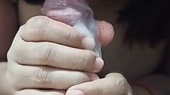 Mollige Filipina-Stiefmutter lutscht Schwanz