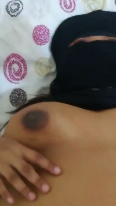 Kocamdan memnun değilim, bu yüzden yatağı üvey oğlumla paylaşıyorum ve onunla seksin tadını çıkarıyorum | Klip 1