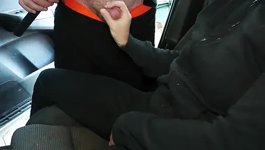Massiver cumshot!!! Ich gab einem fremden einen handjob und er kam über mich