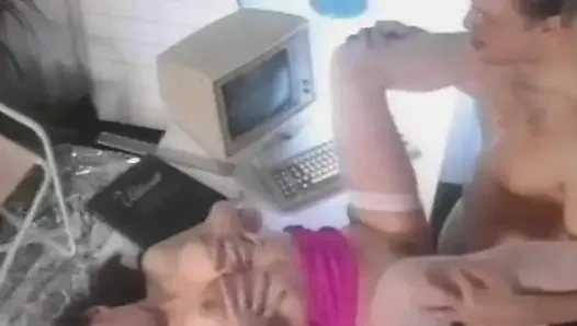 Cewek amatir perancis ini dientot habis-habisan di ruangan casting bokep pertamanya