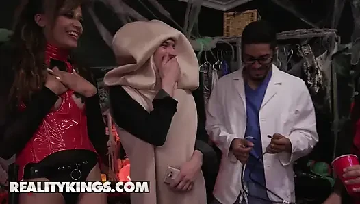 REALITY KINGS - Wild Eve Ellewood, Stoney Lynn, And Gina Valentina Turn ...