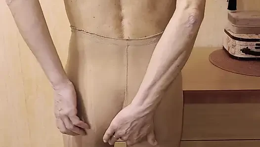 Eve geldiğimde taytımı çıkarmadan mastürbasyon yapıyorum.