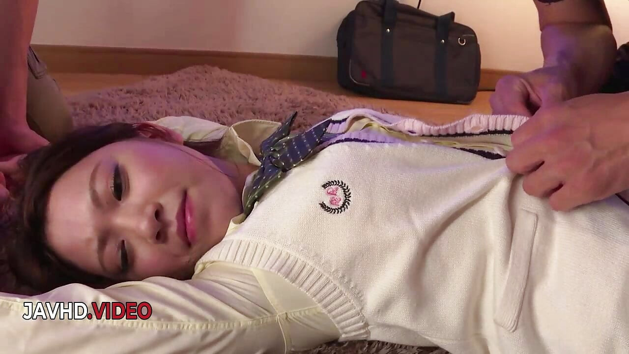 Miu Kimura अविश्वसनीय एशियाई तीन लोगों वाली चुदाई लंड चुसाई प्रदर्शन के साथ चुदाई करती है