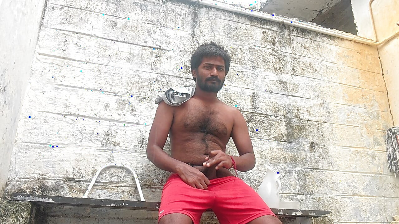 XHARD - YOUNG BIG DADDY OUTDOOR BATHROOM