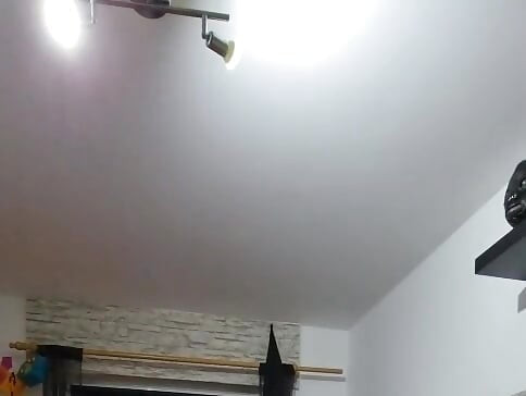 Μασάζ ποδιών και κλωτσιές
