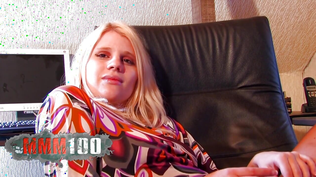Lillian Kjærlighet Kåt Tenåring Blondine Lillian Kjærlighet Fjerne Klær