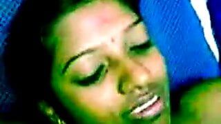 Tamilisches Mädchen bekommt Sperma in den Mund