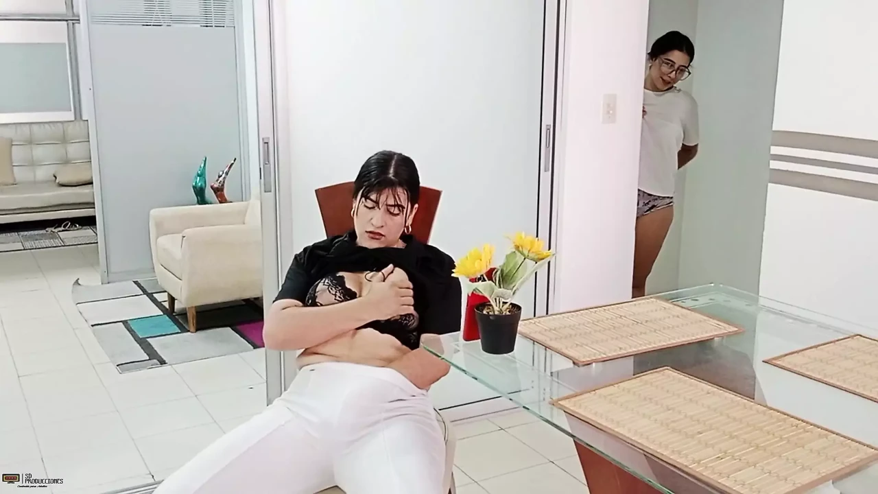 Beautiful Latina lesbians lick their pussies while they are home alone - Porn in Spanish