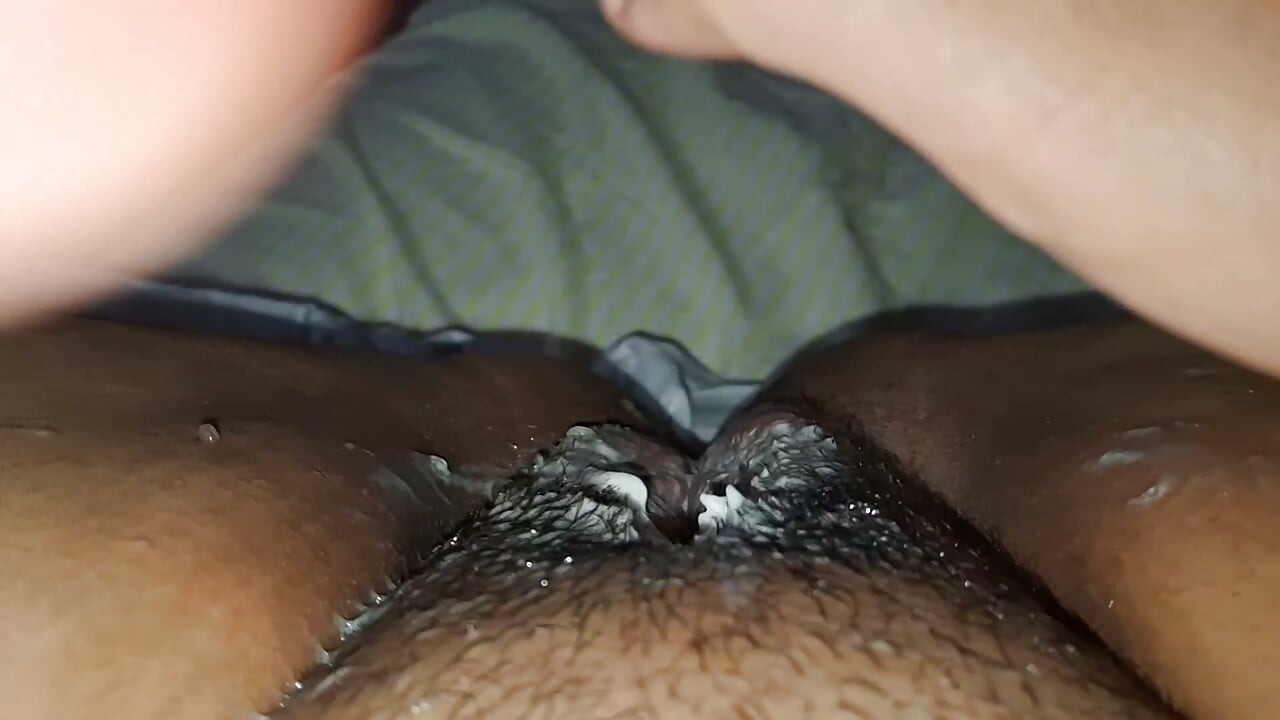 Ang aking puke ay nanginginig sa buong orgasmo