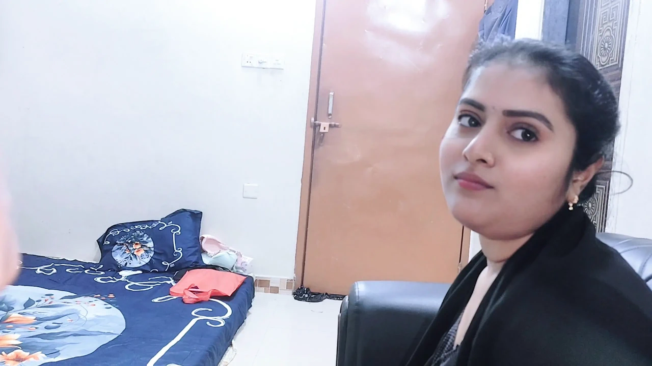 Eshita.漂亮的裁缝女孩来到我家，教我如何硬操。