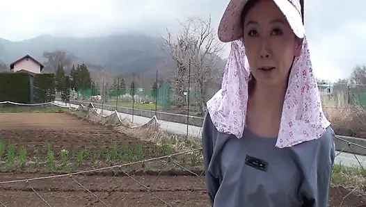 A076G04 Picking up beautiful mature women who are working on the farm in the mountains and fields as far as the eye can see!