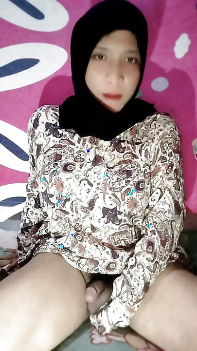 Hijab seks dubur dengan timun