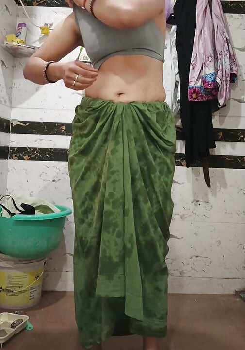 Priya Bhabi mare Hair Show