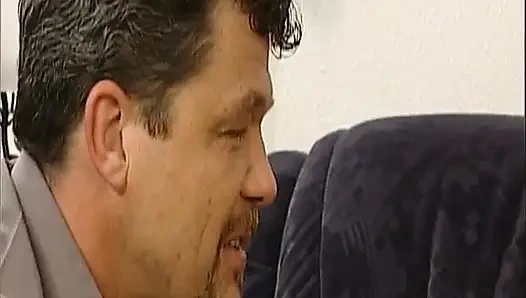 Blonde deutsche MILF mit dicken titten benutzt vibratoren und reitet riesigen schwanz