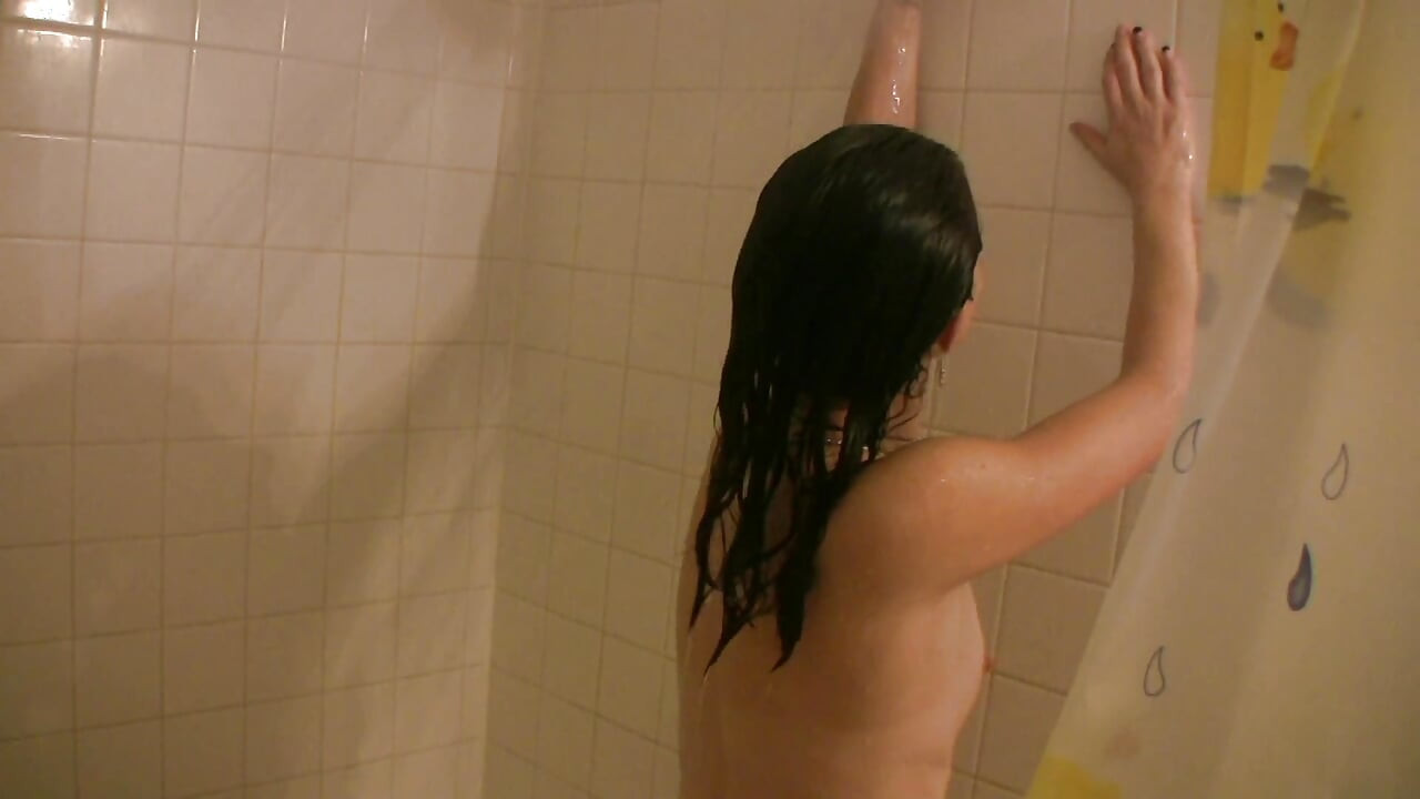 Brunette teen sucking dick in bathroom