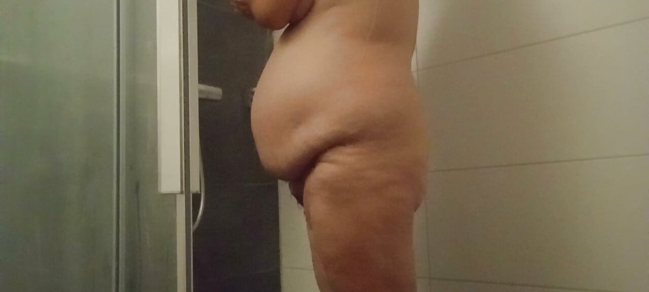 Reife BBW lässt ihren dicken Bauch wackeln Eva Pur
